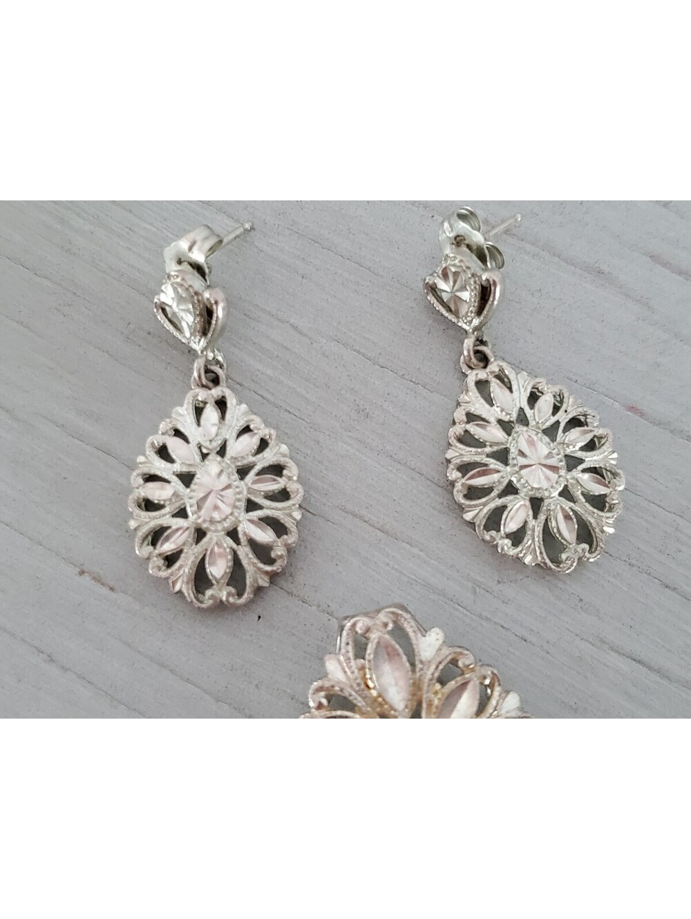 Beverly Hills Sterling Silver Diamond Cut Filigree Dangle Earrings & Pendant Set - Picture 5 of 9